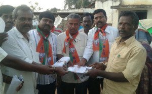 ಶಿಡ್ಲಘಟ್ಟ ತಾಲ್ಲೂಕಿನ  ಚೀಮಂಗಲ ಜಿಲ್ಲಾ ಪಂಚಾಯತಿ ಕ್ಷೇತ್ರದ ಬಿಜೆಪಿ ಅಭ್ಯರ್ಥಿ ಗೀತಾ ಶಂಕರ್ ಹಾಗೂ ತಾಲ್ಲೂಕು ಪಂಚಾಯತಿ ಅಭ್ಯರ್ಥಿ ಅರಿಕೆರೆ ಜಿ.ಮುನಿರಾಜು ಪರ ಬಿಜೆಪಿ ತಾಲ್ಲೂಕು ಅಧ್ಯಕ್ಷ ಕಂಬದಹಳ್ಳಿ ಸುರೇಂದ್ರಗೌಡ ಮತಯಾಚಿಸಿದರು. ಶಂಕರ್ ಹಾಜರಿದ್ದರು.