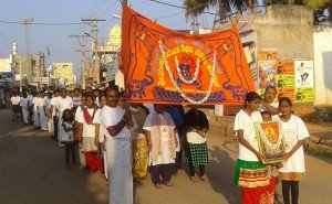 ಶಿಡ್ಲಘಟ್ಟದಲ್ಲಿ ಭಾನುವಾರ ರಥಸಪ್ತಮಿಯ ಪ್ರಯುಕ್ತ ಪತಂಜಲಿ ಯೋಗ ಶಿಕ್ಷಣ ಸಮಿತಿಯಿಂದ ಯೋಗದ ಬಗ್ಗೆ ಜಾಗೃತಿ ಮೂಡಿಸಲು ಯೋಗ ನಡಿಗೆಯನ್ನು ನಗರದ ಪ್ರಮುಖ ಬೀದಿಗಳಲ್ಲಿ ಆಯೋಜಿಸಲಾಗಿತ್ತು.