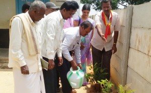 ಶಿಡ್ಲಘಟ್ಟ ತಾಲ್ಲೂಕಿನ ಹಂಡಿಗನಾಳ ಗ್ರಾಮ ಪಂಚಾಯತಿ ವ್ಯಾಪ್ತಿಯ ಶಿಲೇಮಾಕಲಹಳ್ಳಿ ಗ್ರಾಮದಲ್ಲಿ ತಾಲ್ಲೂಕು ಕನ್ನಡ ಸಾಹಿತ್ಯ ಪರಿಷತ್ ವತಿಯಿಂದ ಏರ್ಪಡಿಸಲಾಗಿದ್ದ ೧೦೧ ಸಸಿ ನೆಡುವ ಕಾರ್ಯಕ್ರಮದಲ್ಲಿ ಶಿಲೇಮಾಕಲಹಳ್ಳಿ ಗ್ರಾಮದ ಸರ್ಕಾರಿ ಶಾಲೆಯ ಆವರಣದಲ್ಲಿ ಸಸಿಗಳನ್ನು ನೆಡಲಾಯಿತು.