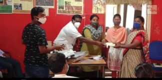 Asha anganwadi Workers Mask Sanitizer Distribution Melur Grama Panchayat
