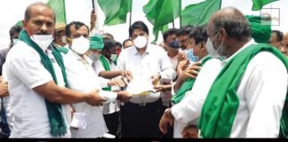 Farmers Protest Gowdanakere Lake Encroachment sidlaghatta