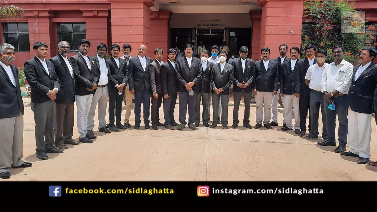 24aug2 Lawyer protest legal proceedings