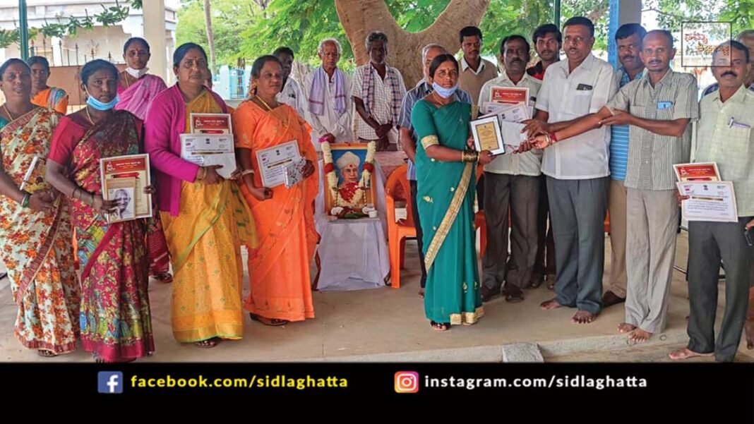 6sepsd1 Teacher Rudreshamurthy sidlaghatta Gandhi Sadbhavana Award