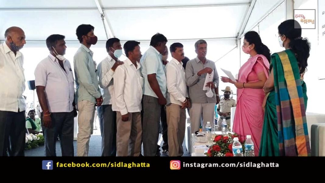 Chikkaballapur deputy commissioner r latha mining permission sidlaghatta taluk meeting