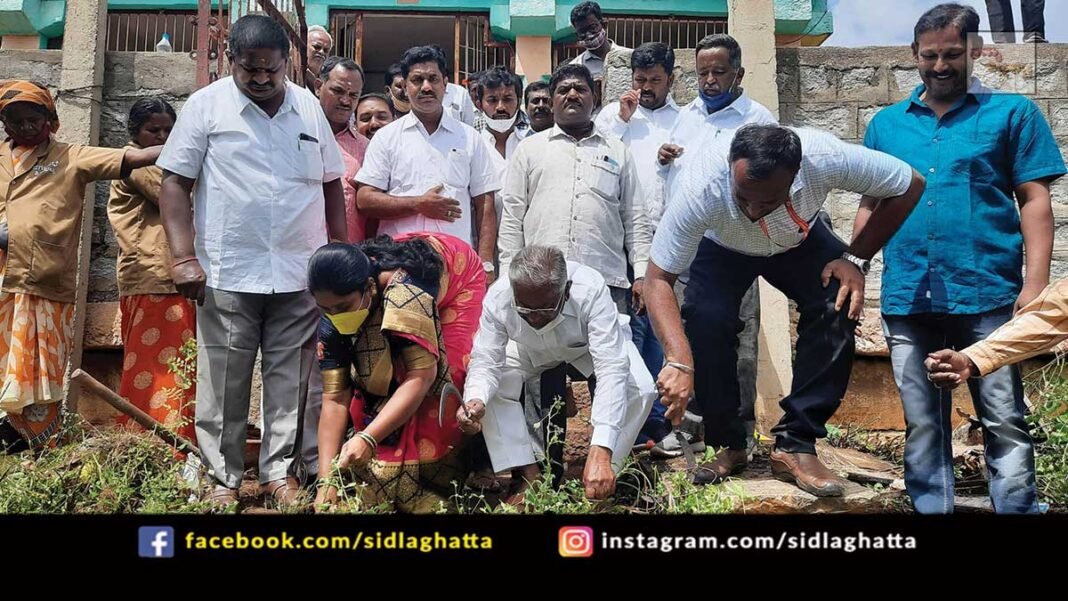 Gandhi Jayanti Sidlaghatta Shamanna Bavi Cleaning Program
