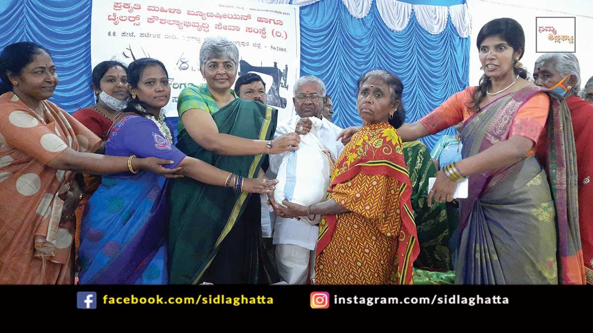 9oct2 Sidlaghatta Beauticians Tailors Welfare Society MLA V Muniyappa