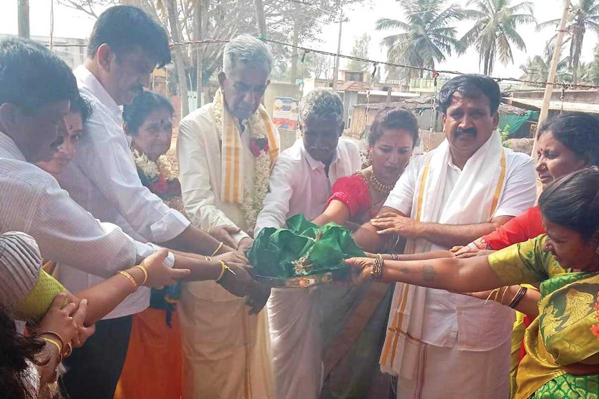 15FebCb01 Sidlaghatta Hosapete Temple Rejuvenation