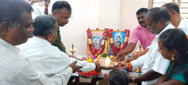 Sidlaghatta Bhagiratha Hemareddy Mallamma Jayanti Celebration at Taluk Office