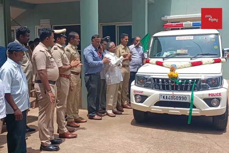 Sidlaghatta V Muniyappa Police Station Vehicle