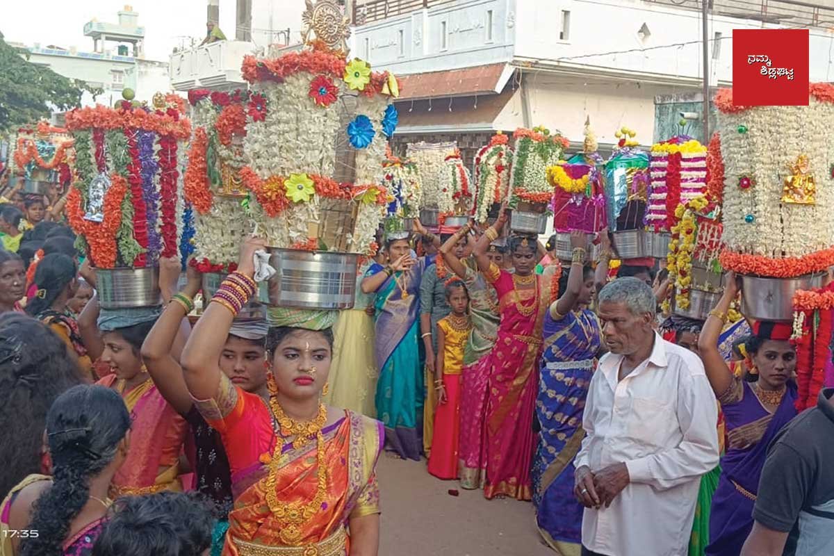 26JuSd01b Sidlaghatta Gangamma Jathre