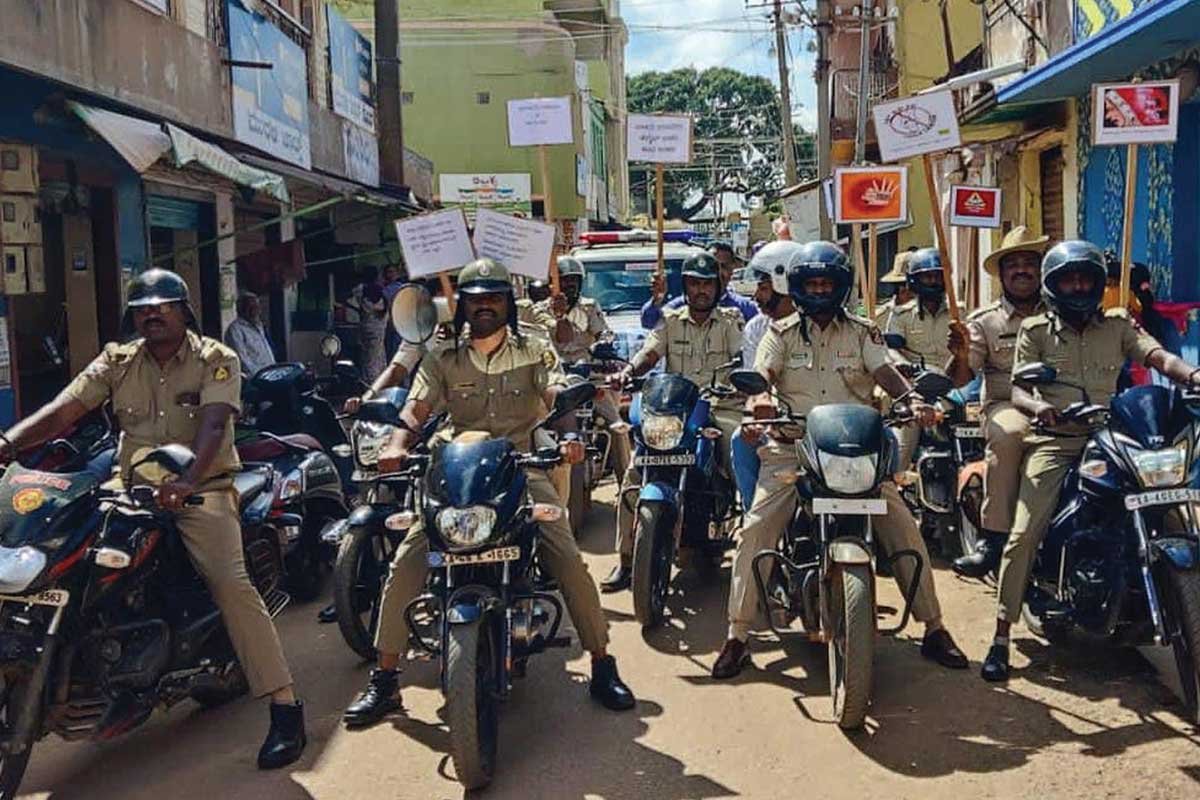 03DecSd02e Sidlaghatta Theft Police Awareness