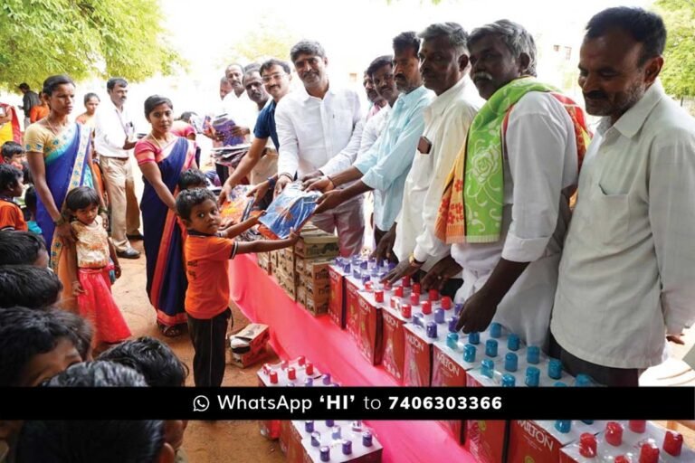 Anjinappa Puttu Gowdanahalli School Uniform Distribution