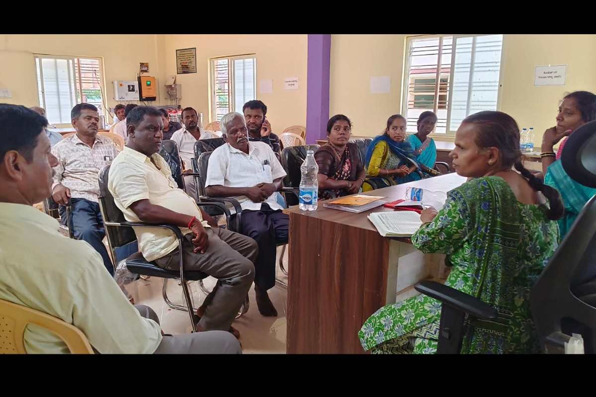 11jun1 Sidlaghatta Devaramallur Gram Panchayat Meeting
