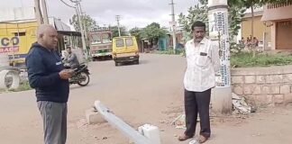Sidlaghatta High Mast Lamp Post hit by lorry