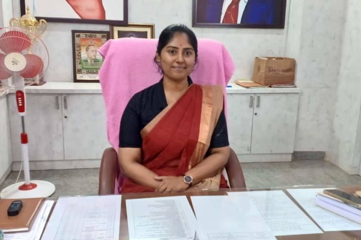25juns1 Sidlaghatta New Tehsildar Gagana Sindhu