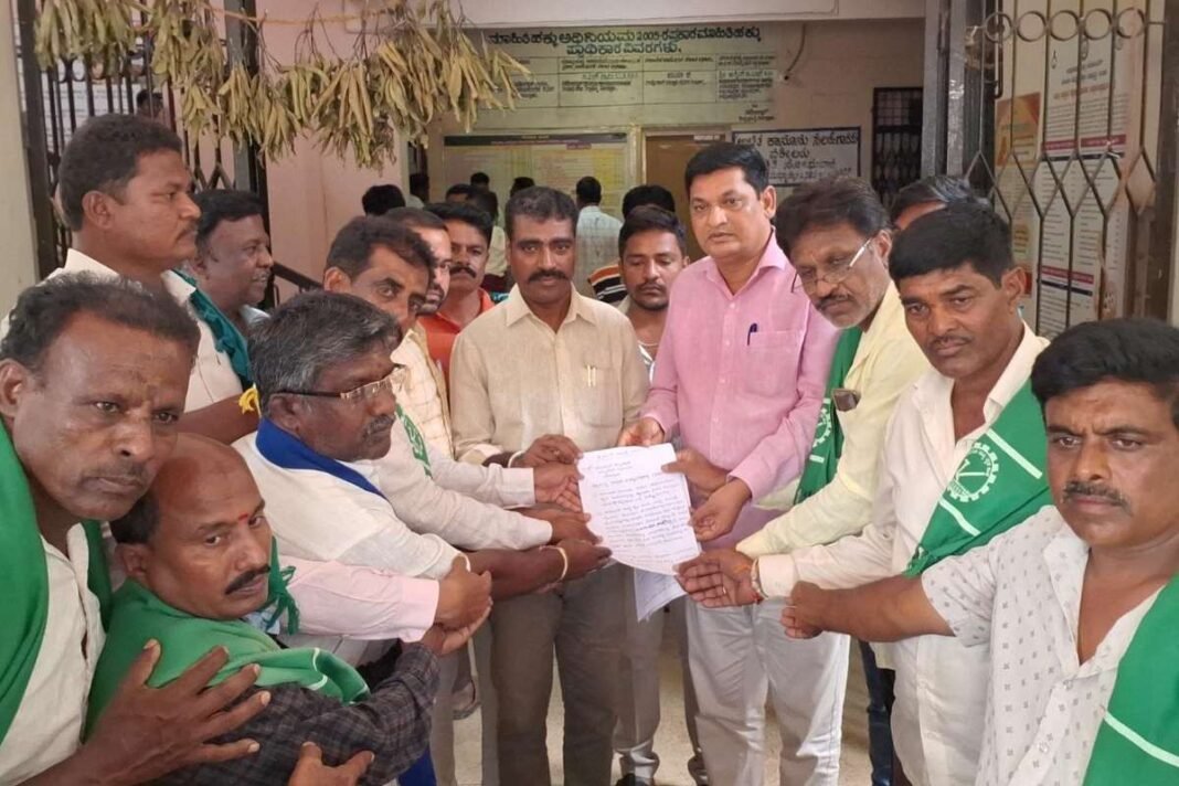 Sidlaghatta Farmers Protest Taluk Office