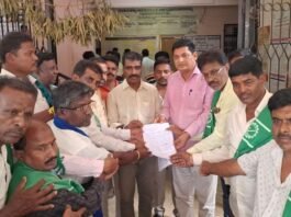 Sidlaghatta Farmers Protest Taluk Office
