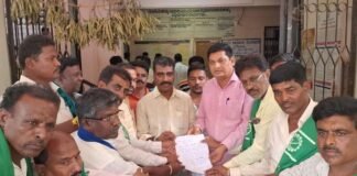 Sidlaghatta Farmers Protest Taluk Office