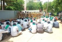 Sidlaghatta Farmers Protest Police Station