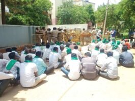 Sidlaghatta Farmers Protest Police Station