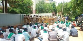 Sidlaghatta Farmers Protest Police Station