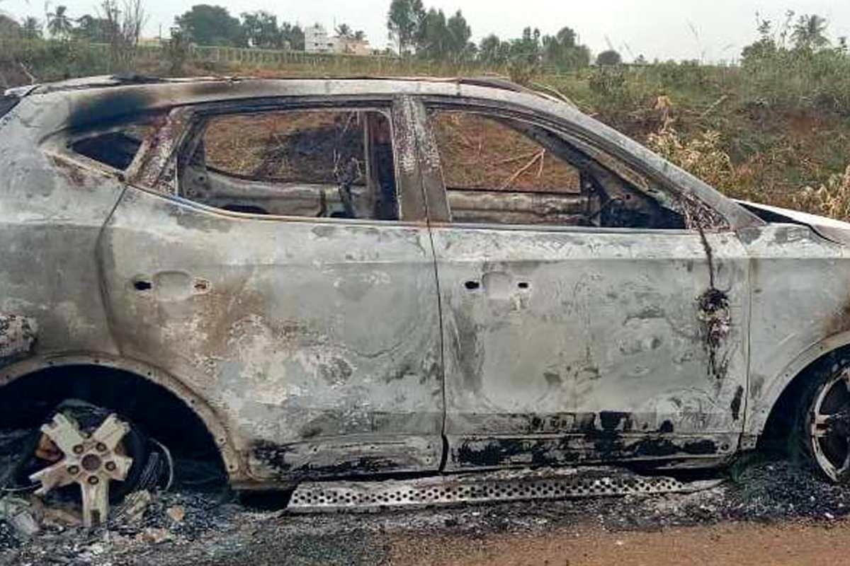 6JunS3 Sidlaghatta Electric Car Burnt