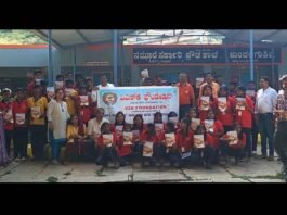 Sidlaghatta Kundalagurki School Notebook pen Distribution