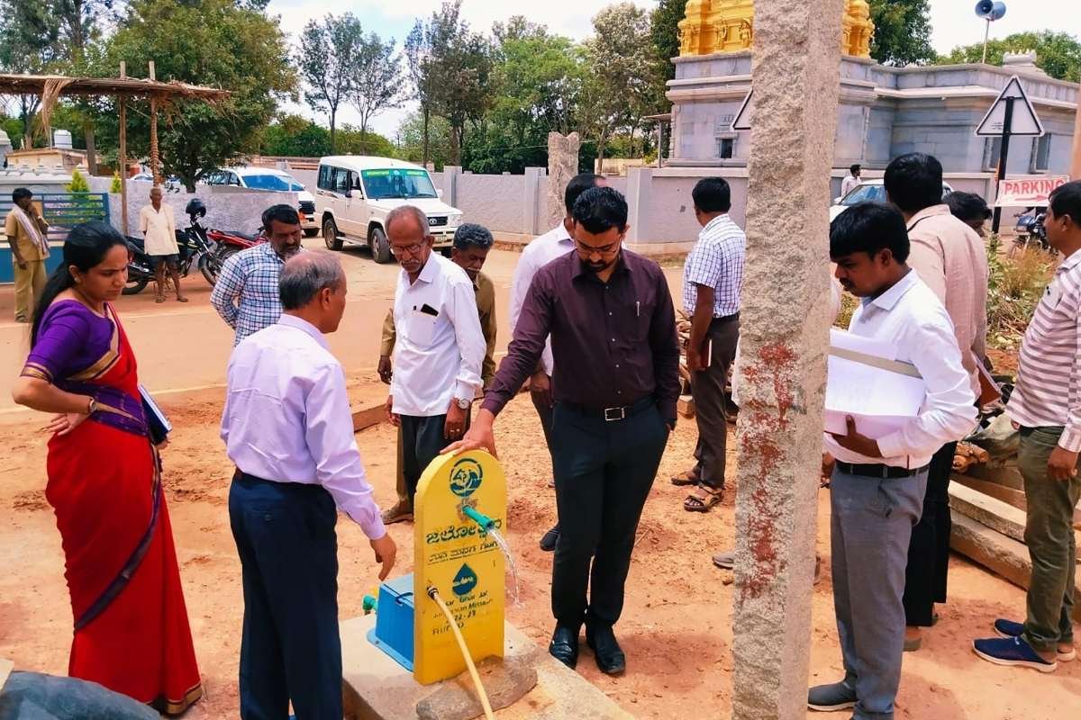 17juls4 Sidlaghatta Jal jeevan Mission CEO Inspection