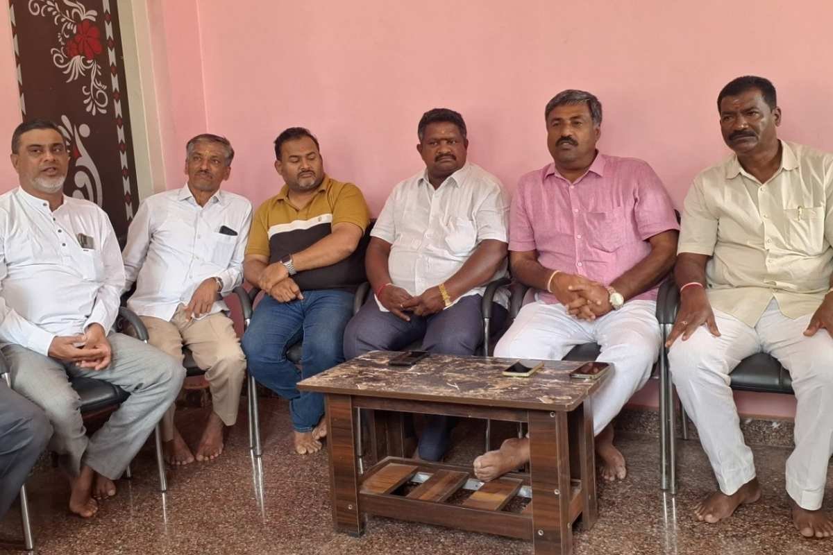 5juls1 Sidlaghatta congress Press Meet minister Dr. M C Sudhakar