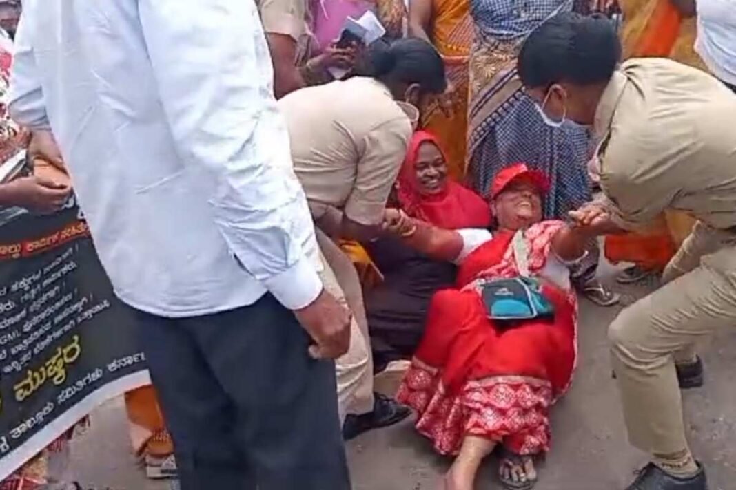 Sidlaghatta CITU Protest Police Arrest