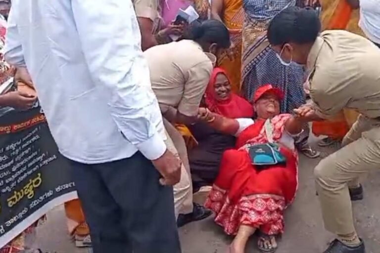 Sidlaghatta CITU Protest Police Arrest