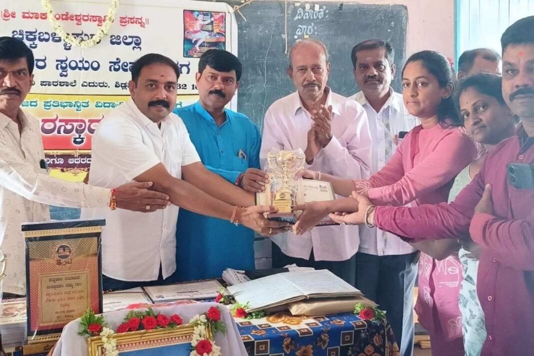10augs1 Sidlaghatta Padmasali Student Toppers Felicitation