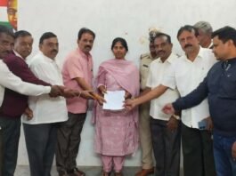 Sidlaghatta farmers urge govt to designate Chicken Farming