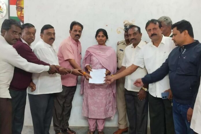 Sidlaghatta farmers urge govt to designate Chicken Farming