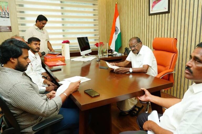 Sidlaghatta MLA B N Ravikumar H D Kumaraswamy