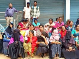 Sidlaghatta jangamakote unpaid Garments workers protest