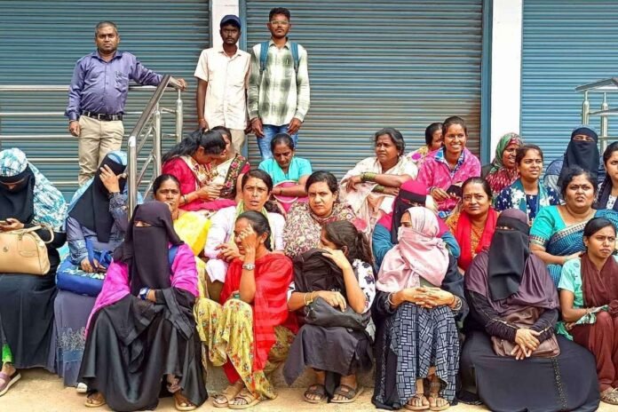 Sidlaghatta jangamakote unpaid Garments workers protest