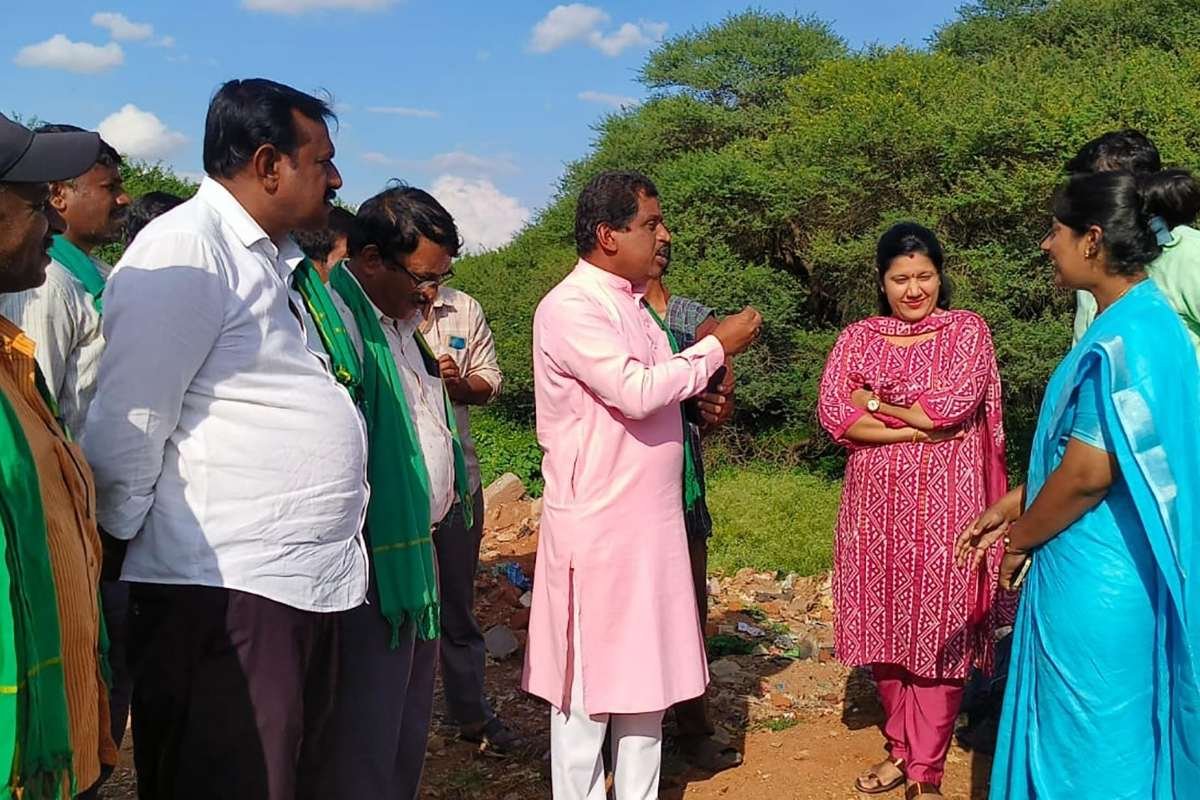 Sidlaghatta Gowdana Kere Lake Pollution Tehsildar Action