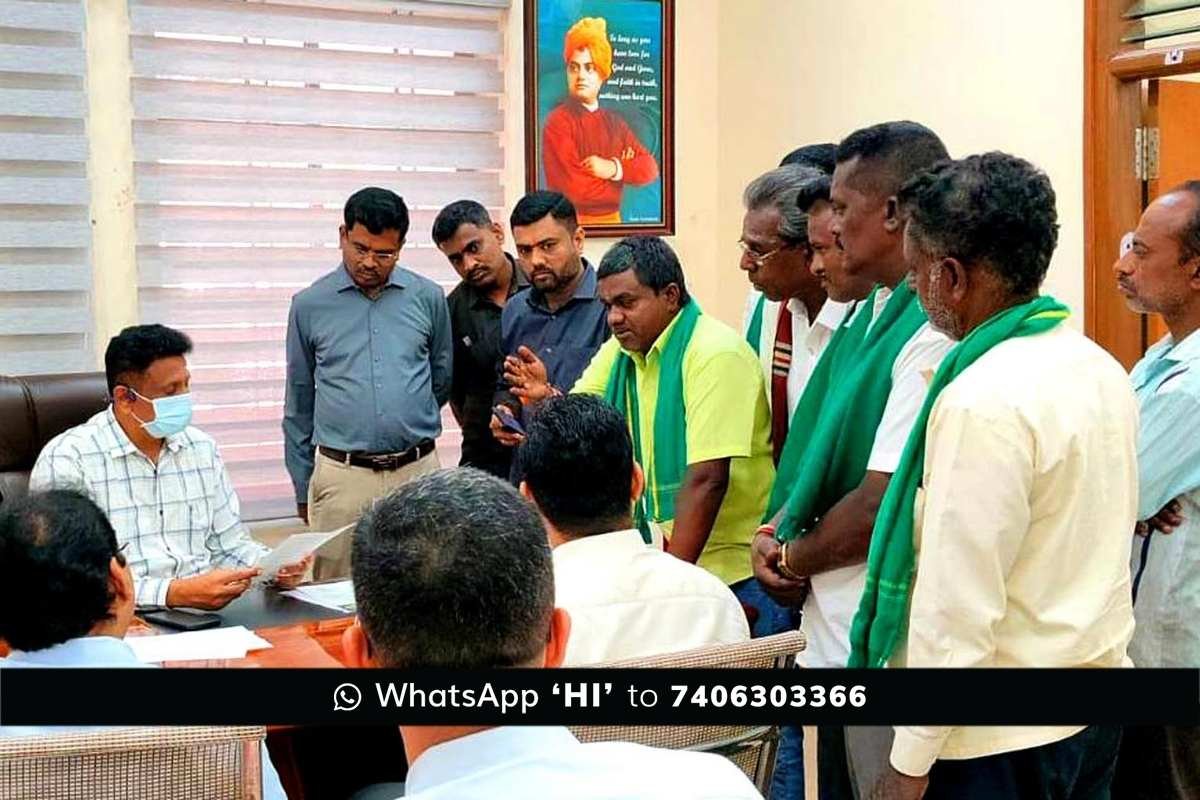 6octs2 Sidlaghatta Farmers Plea to Dr M C Sudhakar