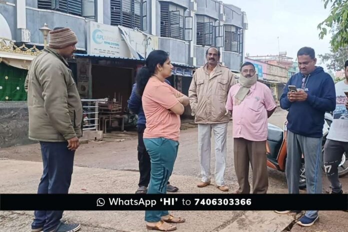 Sidlaghatta Municiapal commissioner visits Rain affected areas