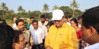 Dr M C Sudhakar Sidlaghatta Hitech Cocoon Market Inspection