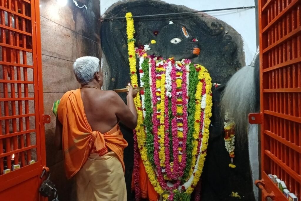Sidlaghatta Kundalagurki Hill Sri Varadanjaneya Swamy Temple