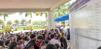 ಬೃಹತ್ ಉದ್ಯೋಗ ಮೇಳದಲ್ಲಿ 3 ಸಾವಿರಕ್ಕೂ ಹೆಚ್ಚು ಯುವಕರು ಭಾಗಿ Sidlaghatta Jangamakote Gnana Jyothi school Job Mela