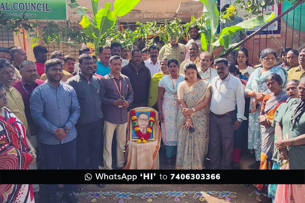 Protesting Pourakarmikas in front of Sidlaghatta Municipality