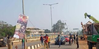 hidlaghatta Municipality staff removing illegal banners and flex boards across the city