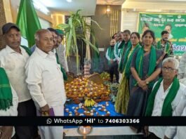 Kodihalli Chandrashekhar addressing farmers in Sidlaghatta