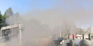 ಡಾಂಬರು ತಯಾರಿಕಾ ಘಟಕವನ್ನು ತೆರವುಗೊಳಿಸುವಂತೆ ಗ್ರಾಮಸ್ಥರ ಒತ್ತಾಯ Sidlaghatta Muttur Villagers urge relocation of Hot Mix Plant