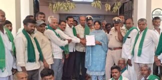 Raita Sangha Complaining against police abuse