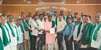 ಹಾಲಿನ ಖರೀದಿ ದರ ಹೆಚ್ಚಳಕ್ಕೆ ಆಗ್ರಹಿಸಿ ಚಿಮುಲ್ಗೆ ರೈತ ಸಂಘ ಮನವಿ Sidlaghatta Karnataka Raitha Sangha Milk Price Protest CHIMUL