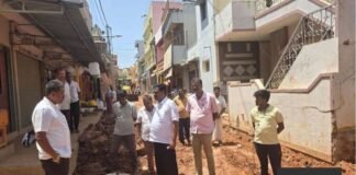 ವಾಸವಿ ರಸ್ತೆಗೆ ಶಾಸಕ ಭೇಟಿ; ಕಾಮಗಾರಿ ತ್ವರಿತಗೊಳಿಸಲು ಸೂಚನೆ Sidlaghatta MLA Vasavi Road Development Inspection